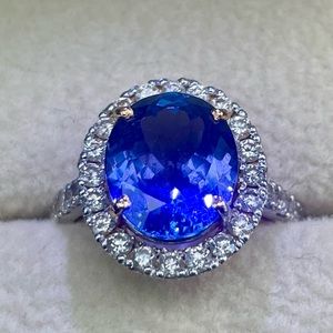 21 karat gold 4.6 carat natural tanzanite halo diamond ring